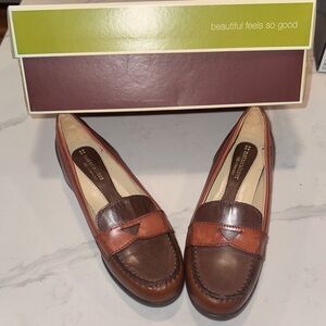 Naturalizer NIB Size 7M Two-Tone Brown Leather Loafers